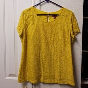 Yellow shirt with cotton lace detailing.